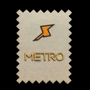 Etiquetas Adhesivas Metálicas con Logotipo Personalizado en 3D, Resistentes al Agua, con Acabado en Níquel y Lámina Dorada de Lujo, en Diversas Formas - Product Image 1