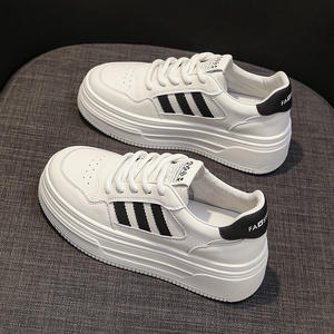 2024 donna autunno inverno nuova moda Sneaker Casual vera pelle bianca scarpe da Skate con fondo spesso stringate All-match - Product Image 6