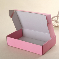 Boîte d'expédition en carton ondulé rose avec logo personnalisé pour l'expédition de lingerie et de vêtements en e-commerce