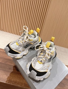 Chaussures de sport décontractées de luxe de haute qualité pour hommes et femmes, chaussures de marche tendance à semelle épaisse pour l'extérieur - Product Image 1