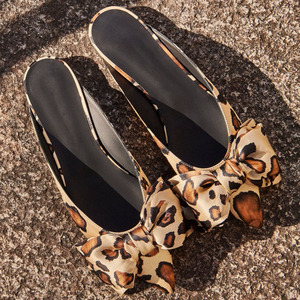 Popular Style Pointed Toe <strong>Leopard</strong> <strong>Flat</strong> <strong>Shoes</strong> Bow Slippers with Lace-up Heels for Lady - Product Image 1