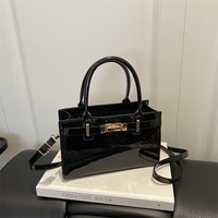 Sac à main de luxe en cuir PU verni pour femme, sac bandoulière classique à poignée supérieure, élégant sac de travail et de soirée de créateur