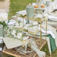 Boîte à dragées carrée en carton écologique à bords festonnés avec ruban vert olive pour bonbons de mariage et cadeaux de fête