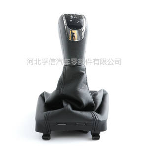 Couvre-poignée de levier de vitesses manuel Skoda en cuir 5/6 vitesses noir avec lentilles argentées - Product Image 2