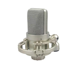 Venta directa de fábrica 103 Micrófono de condensador profesional de mano Micrófono con cable V8V8S Juego de tarjetas de sonido National K Song God - Product Image 1