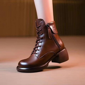 Nuevas Botas de Invierno para Mujer con Diseño Moderno, Punta Redonda y Cordones Cruzados - Product Image 1