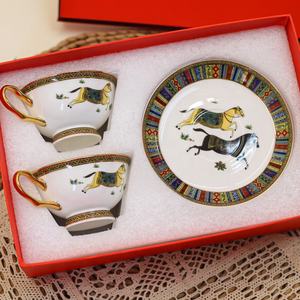 Nouveau produit : Service à café en céramique nordique de luxe, 2 tasses, service de salon, tasses à thé et soucoupes en porcelaine à motif de chevaux - Product Image 2