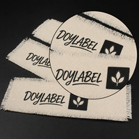 Étiquettes de vêtements en toile de coton 100% avec logo personnalisé imprimé à l'écran, design à bords effilochés faits à la main