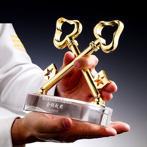 مخصصة شكل فريد المعادن الحرف اليدوية الكأس جوائز معدنية شكل مفتاح جائزة - Product Image 2