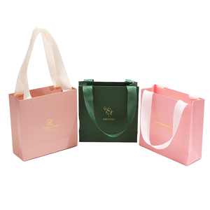 Bolsa de Papel para Regalo de Joyería Blanca y Rosa con Logotipo Personalizado, Materiales Reciclados con Lazo de Cinta - Product Image 2