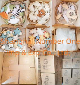 Accessori per la cameretta del bambino, mobile da culla personalizzato in feltro con animali da fattoria e palloncini, regalo personalizzato per neonati - Product Image 6