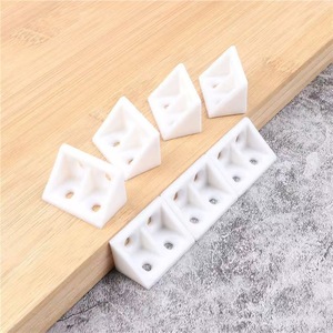 Supports d'angle en nylon blancs à 90 degrés, connecteurs de meubles, supports en plastique pour armoire et placard - Product Image 3