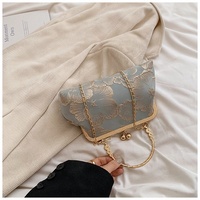 Nouveau sac carré texturé de style chinois, sac à main élégant en soie pour femme, portable, haut de gamme, à motifs floraux, idéal pour les soirées