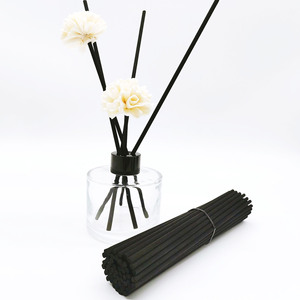 Bastone in fibra nera da 3mm 4mm <span class=keywords><strong>con</strong></span> bastoncino di fiori in canna <span class=keywords><strong>con</strong></span> <span class=keywords><strong>diffusore</strong></span> di olio essenziale di fiori in legno Sola - Product Image 3