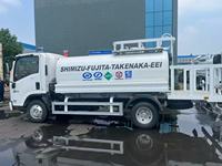 Camion-citerne multifonctionnel Isuzu de 10 m³ pour le pulvérisation d'eau et le balayage routier