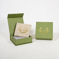 Boîte cadeau en carton rigide magnétique recyclable moderne avec pochette en velours