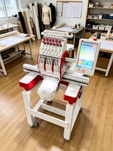 Máquina de Bordar Computarizada Premium con Función de Cosido para Producción en Fábricas de Ropa - Product Image 4