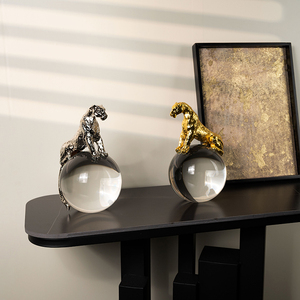 Vendita Calda Decorazioni per la <span class=keywords><strong>Casa</strong></span>, Sfera di Cristallo, Scultura Artigianale, Ornamento da Tavolo per Soggiorno, Decorazione in Metallo a Forma di Leopardo - Product Image 2