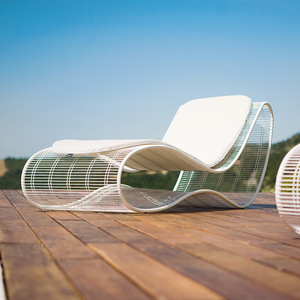 Chaise longue d'extérieur moderne et simple en acier inoxydable, non pliable, imperméable et résistante aux UV, pour hôtel, resort et piscine - Product Image 3