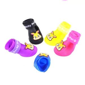 Su geçirmez silikon yağmur çizmeleri Pet köpek kauçuk yağmur ayakkabıları fabrika fiyatı ile - Product Image 3