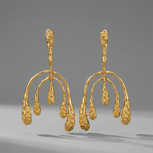 Pendientes de Metal Líquido Vanguardistas, Chapados en Oro de 18K de Alta Gama, Textura Orgánica Irregular, Pendientes Móviles de Oro Crudo para Mujer - Product Image 1