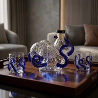 Vente en gros de carafe à vin artistique en verre en forme de pieuvre fantôme créative avec accents de tentacules bleu foncé, personnalisation OEM/ODM