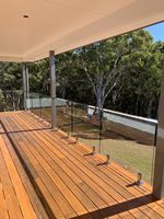 Rampe en verre minimaliste Prima pour balcon ou piscine, balustrade en verre sans cadre