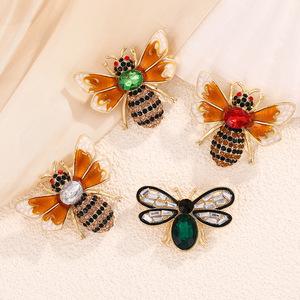 Broche de Abeja de Aleación de Zinc con Cristales, Pin de Insecto, Accesorio de Fiesta para Mujer, Joyería de Moda - Product Image 1