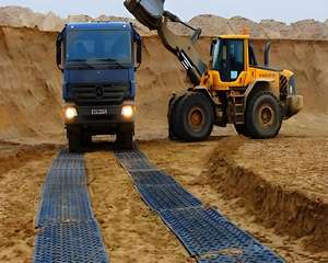 Plaques <span class=keywords><strong>en</strong></span> plastique HDPE durables pour la protection des pelouses, des chemins et des sols, tapis pour équipements lourds, service <span class=keywords><strong>de</strong></span> découpe disponible - Product Image 3