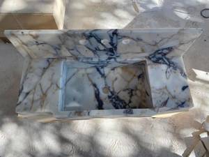 Lavabo Flotante de Mármol Natural de Lujo, Lavabo Integrado de Piedra, Encimera de Baño Montada en la Pared con Diseño Acanalado, Duradero - Product Image 2