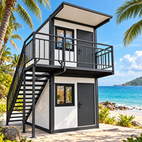 Maisons préfabriquées pliables à deux étages, maison de plage avec balcon et escalier extérieur, hébergement modulaire pour complexe hôtelier insulaire