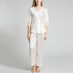 Factory Price Bulk <span class=keywords><strong>Hot</strong></span> <span class=keywords><strong>Sale</strong></span> Long Sleeve Sleepwear Pajama Milk Silk Nightwear Pajamas Set For Women - Product Image 3
