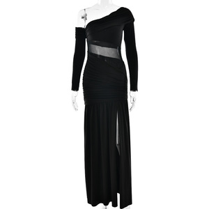 Robe de soirée longue à épaules dénudées, manches longues, fente latérale et superposition transparente pour femme - Product Image 5