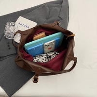 Sac à main vintage pour femme, grand sac à bandoulière en PU, spacieux, pour les trajets quotidiens, avec décoration en boucle métallique