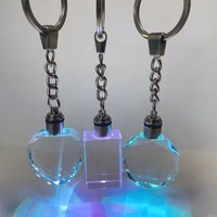 Porte-clés en cristal K9 vierge en gros avec lumière LED, poli, en forme de cœur ou de disque rond, cadeau souvenir pour gravure laser 3D personnalisée DIY