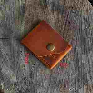 Étui à couture miniature en cuir véritable fait main avec fermeture à bouton, pochette de protection pour aiguilles durable et portable, cadeau promotionnel - Product Image 4