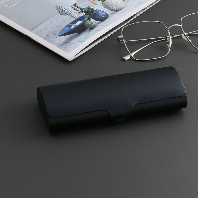 Silver Spectacles - Stylish & Portable Eyeglasses Case