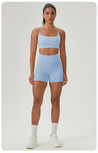 Soutien-gorge de sport croisé pour femme, col carré, avec coussinets amovibles, maintien léger, idéal pour le yoga, la gym et la course à pied - Product Image 3