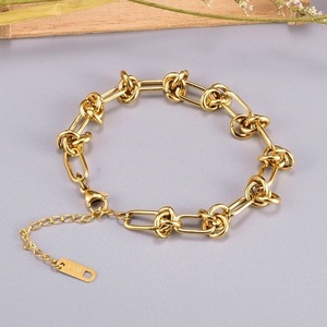 สร้อยข้อมือลวดทอง 18K ชุบ PVD ลายปม |   สร้อยข้อมือโซ่สแตนเลสสตีลแบบเกลียวสำหรับผู้หญิง |   เครื่องประดับแฟชั่นที่ไม่เหมือนใคร - Product Image 5