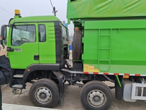 Camión volquete 8x4 usado de <span class=keywords><strong>segunda</strong></span> <span class=keywords><strong>mano</strong></span> en stock - Product Image 3