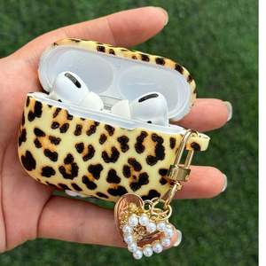 Étui de protection en silicone imprimé léopard de luxe pour AirPods <span class=keywords><strong>Pro</strong></span> 1/2/<span class=keywords><strong>3</strong></span> finition mate <span class=keywords><strong>Air</strong></span> Pods 4 coeur Charm Cover Compatible - Product Image 4