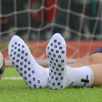 Chaussettes de football haute performance en silicone antidérapantes, chaussettes de compression pour l'entraînement et les matchs, logo personnalisé OEM