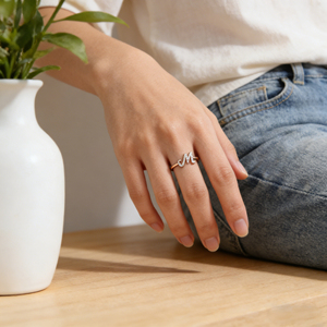 Bague de fiançailles personnalisée en or massif plaqué or 10K/14K avec diamant de laboratoire et zircon, style cluster, unisexe, mignonne, pour anniversaire, avec lettres de l'alphabet - Product Image 3