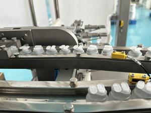 Máquina de sellado de llenado de formación <span class=keywords><strong>IV</strong></span> para bolsa blanda de infusión <span class=keywords><strong>IV</strong></span>/fábrica de producción de solución salina <span class=keywords><strong>IV</strong></span> normal inyectable aséptica - Product Image 3