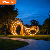 Sculpture en ruban Möbius en acier inoxydable éclairée par LED, boucle infinie perforée, art métallique moderne de grande taille pour le parc Twilight