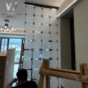 Divisorio <span class=keywords><strong>in</strong></span> <span class=keywords><strong>Vetro</strong></span> <span class=keywords><strong>e</strong></span> Metallo Personalizzato, Finitura PVD Oro <span class=keywords><strong>e</strong></span> Nero <span class=keywords><strong>in</strong></span> Acciaio SUS304 per Uffici di Lusso, Hall, Hotel, Saloni <span class=keywords><strong>e</strong></span> Ristoranti - Product Image 5