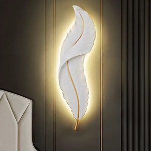 Applique murale LED en forme de plume, nouveau <span class=keywords><strong>design</strong></span> minimaliste avec corps en fer et cuivre pour la décoration intérieure - Application pour chambre, salon, escalier - Product Image 1