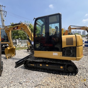 Mini Escavatore Cingolato Usato CAT 306 da 6 Tonnellate in Buone Condizioni con Motore e Pompa Idraulica Originali CAT Disponibile per Lavori di Paesaggistica Comunale - Product Image 4