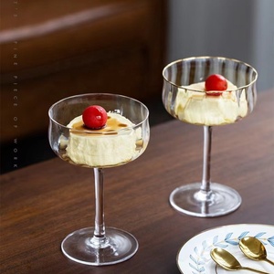 <span class=keywords><strong>Copas</strong></span> de cóctel Coupe acanaladas con cristal de borde dorado con tallos Juego de <span class=keywords><strong>copas</strong></span> de vino - Product Image 4