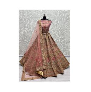 Filet de mariée métallique brodé Designer saison de mariage Lehenga Choli pour vêtements de mariée disponibles en différentes tailles d'Inde - Product Image 1